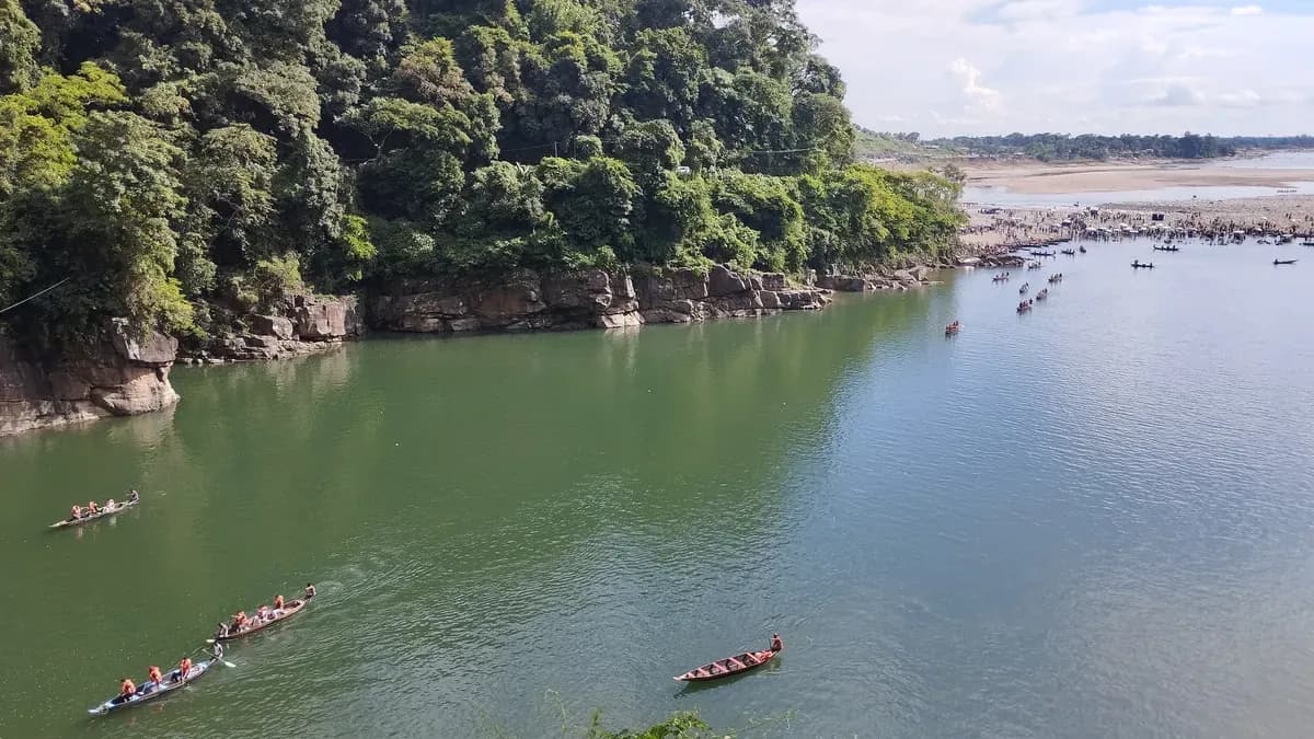 Umngot River Clear Water Boating, Dawki